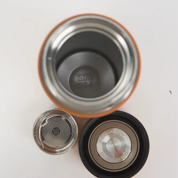 Stainless steel thermo bottle with temperature display